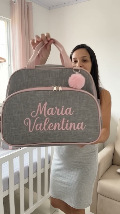 Kit infantil com gestante criada com IA