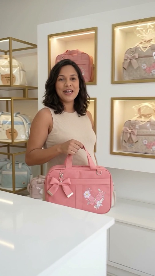Kit de bolsa maternidade com mãe criada com IA